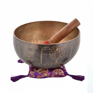 Bol chantant tibétain gravé marron avec coussin violet et maillet rouge pour le yoga, la pleine conscience et la relaxation. - Product Image 1