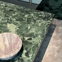 Table basse carrée en acier massif de style italien moderne et minimaliste, avec plateau en marbre, métal et verre miroir, pour le salon