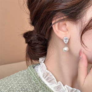 Orecchini a Goccia con Zirconi e Perle Simulate per Donne, Gioielli Eleganti e Classici per Uso Quotidiano - Product Image 2
