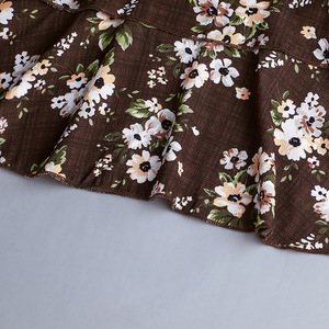 Traje para Niña Pequeña con Pantalones Cortos de Gasa Blanca, Sombrero Elegante y Camisa sin Mangas con Estampado Floral Pequeño - Product Image 5