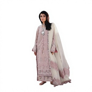 Salwar Kameez traditionnel en modal et polyester pour femme, coupe ample, longueur standard, idéal pour les mariages, fabriqué à partir de matériaux recyclés, par Fashionista International. - Product Image 1