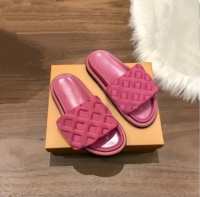 Mules de piscine design 2026 pour femmes et hommes, sandales plates en cuir, imprimées et embossées, noires, style vintage, tendance mode, semelle en caoutchouc