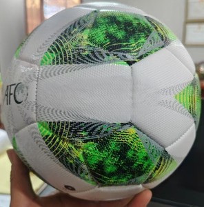 Ballon de football de taille officielle 5 en PU de haute qualité, cousu à la machine, pour l'entraînement et les matchs sportifs, prix d'usine - Product Image 1