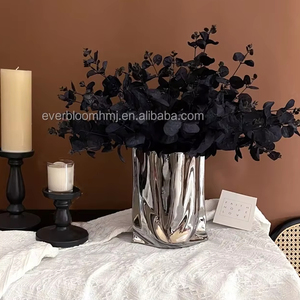Décoration florale d'Halloween A191 Artificielle Tige d'Eucalyptus <span class=keywords><strong>Noir</strong></span> <span class=keywords><strong>Fausse</strong></span> Feuille d'Eucalyptus Branche Bouquet Arrangement <span class=keywords><strong>Fleur</strong></span> de Soie Noire - Product Image 2