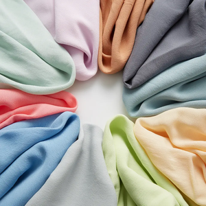 Nueva Llegada, Tela Popelina Roja Intensa 53% Viscosa 47% Rayón para Vestidos de Niñas/Mujeres, Certificación OEKO-TEX - Product Image 2