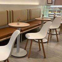 Base de table de salle à manger de couleur blanche pure douce avec dessus de table en mélamine Chaise de salle à manger en plastique et bois