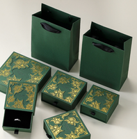 Boîte de rangement pour bijoux de qualité supérieure en stock pour bagues, boucles d'oreilles, colliers et broches, boîte rigide