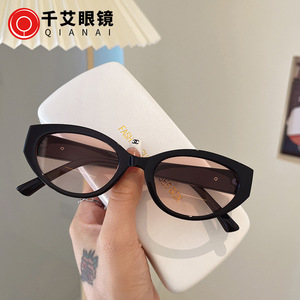 Qianai – lunettes de soleil œil de chat irrégulières, monture noire, lentille Ac, Protection Uv400 pour femmes, Style urbain, mode tendance - Product Image 2