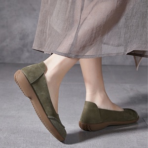 Venta al por mayor suave antideslizante suela de goma caminar estilo mujeres zapatos planos Casual mocasín punta redonda boca baja zapatos de mujer - Product Image 3