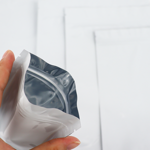 Sacs d'emballage alimentaire imprimés numériquement, étanches à trois côtés et à fermeture éclair avec conception personnalisée pour les échantillons <span class=keywords><strong>de</strong></span> <span class=keywords><strong>savon</strong></span> biologique et <span class=keywords><strong>de</strong></span> bombes <span class=keywords><strong>de</strong></span> bain - Product Image 4