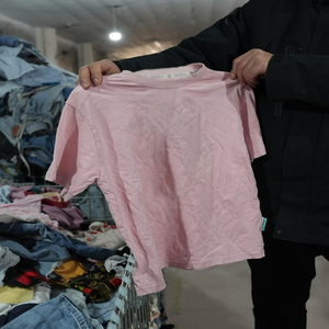 Ropa de Verano Usada para Niños Enfocada en el Medio Ambiente que Apoya Modelos de Negocio Sostenibles de Venta Minorista y Reutilización - Product Image 1