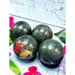Boule de cristal de jaspe sanguin - Énergie/Reiki/Thérapie par les cristaux - Diamètre de 2,5 pouces et 275 g (0,61 lb) - UN SEUL EXEMPLAIRE - Product Image 1