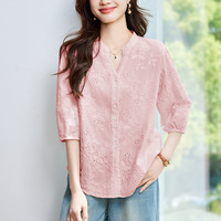 Chemisier en coton beige à col en V pour femme, manches trois-quarts, nouvelle collection printemps 2026, en pur coton brodé ajouré, chemisier élégant