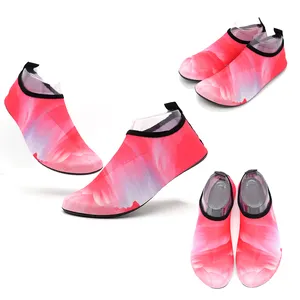 Beautiful pink fashion women water shoes, outdoor water sports beach shoes, the factory directly for custom logo custom pattern