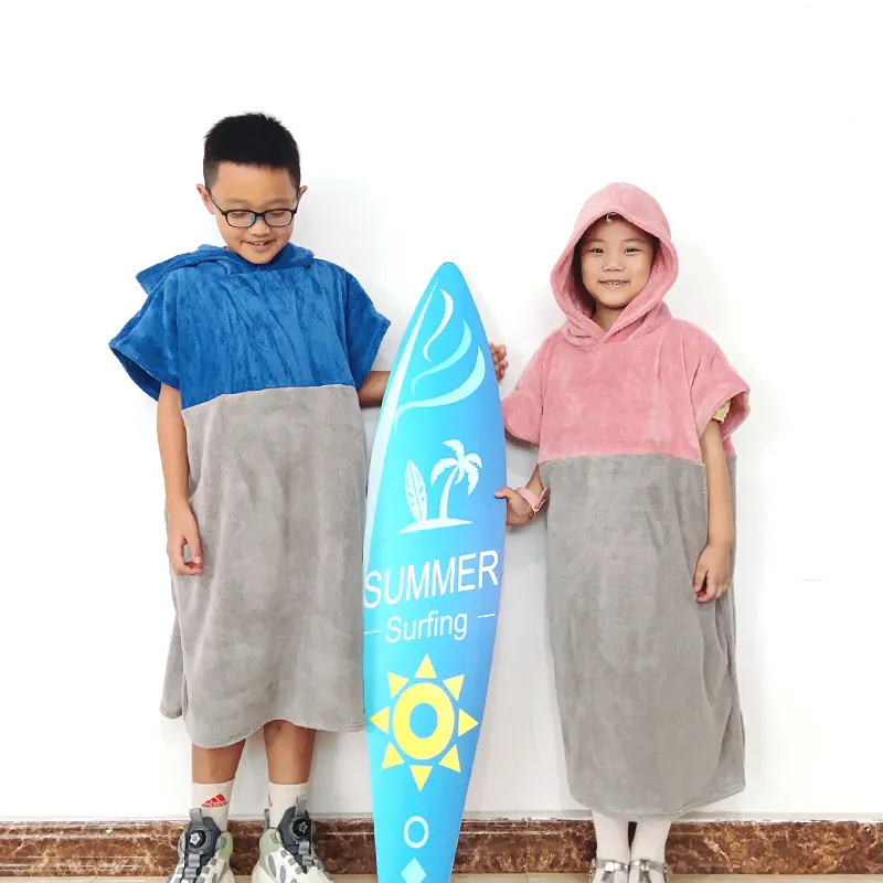 2023 Neues Hoodie-Handtuch für Kinder und Kinder Kleinkinder Verdicktes Korallen vlies Poncho Surfing Kids Bademantel für den Winter