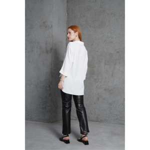 เสื้อเชิ้ตผู้หญิงสีขาว กระดุมหน้า ผ้าป๊อปลิน สไตล์มินิมอล ทรงเอ แบบไม่สมมาตร สำหรับใส่ทำงาน - Product Image 3