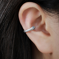 Boucles d'oreilles délicates en forme de serpent givré avec un œil en zircon bleu, pour femmes, sans perçage, en argent sterling 925, manchette d'oreille, bijoux fins personnalisés