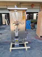 Machine de remplissage et de scellage haute vitesse pour sachets de jus et d'eau de grande capacité, pour le marché chinois et africain