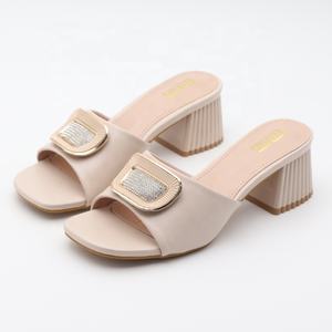 Y nuovo stile open-toe alla moda 42 big size block goffo donna scarpe con tacco da donna con strass sandali con tacco - Product Image 4