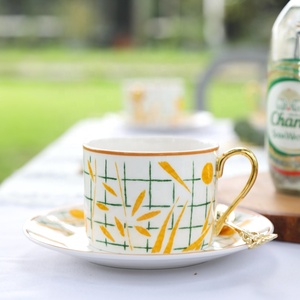 Ensemble de café et de thé en porcelaine de luxe nordique avec poignée dorée, accessoires de cuisine recommandés - Product Image 4