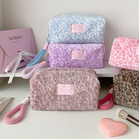Sac à main/pochette portable style coréen en peluche imprimé léopard avec fermeture éclair pour le rangement des produits de soin, idéal pour les étudiantes