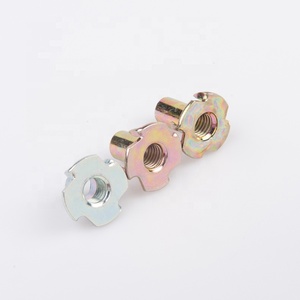 दीन 1624 ग्रेड 4.8 मीट्रिक आकार गैल्वेनाइज्ड कार्बन स्टील लकड़ी सम्मिलित फर्नीचर चार पंजे 4 आयामी टी नट्स - Product Image 5