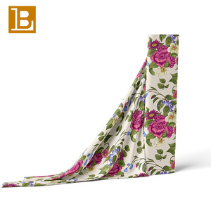 Tessuto di Cotone con Stampa Digitale Floreale BILU al Metro per Materiali di Abbigliamento per Bambini - Product Image 5
