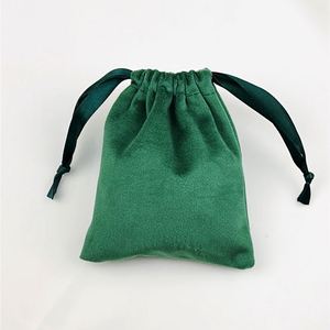 Pochette à bijoux en velours épais vert foncé avec cordon de serrage, sac cadeau de luxe en velours doux pour emballage de colliers et bracelets, logo et taille personnalisés - Product Image 6