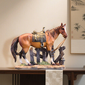 Scultura di Cavallo in Resina all'Ingrosso Decorazione Cavallo Nero Bianco Dorato Regali Artigianato in Resina Statua di Cavallo Personalizzata - Product Image 3