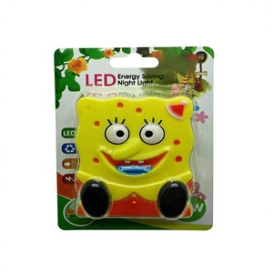GUANGLI W064 Lampe de nuit enfant en forme de dessin animé Bob l'éponge, 4 SMD, mini interrupteur enfichable, blanc chaud, 0.6W AC 110V-220V - Product Image 6