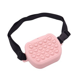 Bolsa de Silicona Portátil para Premios y Comida para Mascotas, Personalizada de Fábrica, Impermeable, Libre de BPA, de Grado Alimenticio, con Correa para la Cintura - Product Image 1