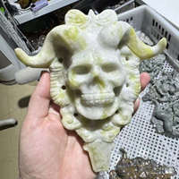 Jade vert naturel avec ornements d'angle, adapté à la décoration de la maison et du bureau, ornements sculptés en cristal faits à la main
