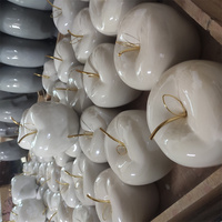 Tendance décor à la maison or et blanc artisanat en céramique porcelaine pomme poires et champignons figurines pour 2024 décoration de la maison