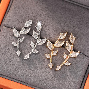 Orecchini a polsino E3669 con design a pianta dorata, placcati oro, in lega di zinco, stile vintage, gioielli unisex alla moda - Product Image 6