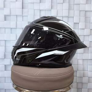 ユニークなユニセックスクールダブルレンズフォーシーズンズフリップアップヘルメットフルヘルメット一般的なオートバイのヘルメット - Product Image 5