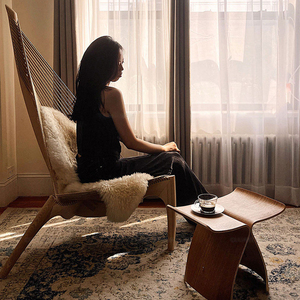 Fauteuil Harpe Moderne du Milieu du Siècle en Bois Massif, Fauteuil d'Appoint Sculptural de Designer avec Corde pour Salon et Hall d'Hôtel - Product Image 1