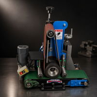 Machine de polissage plate compacte pour petites plaques métalliques de 100 mm de large et 80 mm d'épaisseur, permettant l'élimination de la rouille et l'obtention de finitions miroir brossées