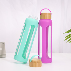 Bouteille d'eau en verre borosilicate haute résistance à la chaleur avec couvercle en silicone - Product Image 6