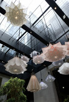 Lustre suspendu électrique à levage automatique en forme de fleur pour restaurant, hôtel, atrium, éclairage décoratif