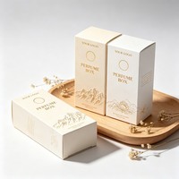 Boîtes d'emballage de parfum en papier recyclé personnalisées avec gaufrage doré, boîte cosmétique haut de gamme blanche pour soins de la peau et rouges à lèvres