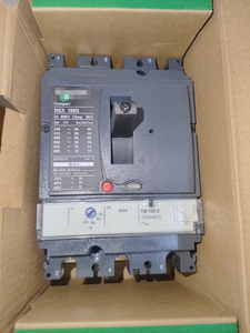 Disjoncteur à air MasterPact MTZ3 4000A-6300A, fixe/extractible, pour centre de commande de moteur d'installation industrielle - Product Image 1