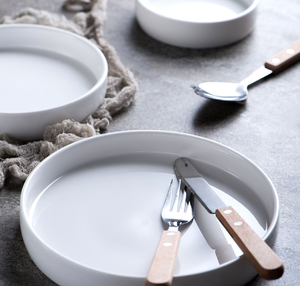 Juego de platos hondos apilables de cerámica blanca con logotipo personalizado, platos redondos minimalistas para servir, para hotel, restaurante, regalo de boda, venta al por mayor - Product Image 6