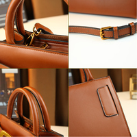 Tas persegi kecil gaya retro Hong Kong wanita versi Korea baru mode musim semi dan musim panas tas tangan gesper persegi warna solid.