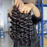 Lots de Cheveux Naturels Ondulés 100% Humains du Cambodge, Cheveux Bruts Alignés dans le Sens de la Cuticule, Lots de Cheveux Bouclés Vietnamiens Birmans, Vente en Gros de Cheveux Bouclés Indiens