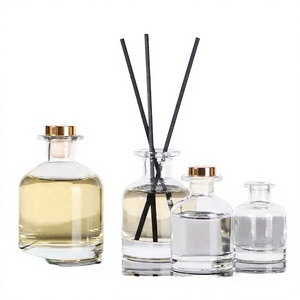 Bouteille en verre transparente de 200 ml pour spiritueux (whisky, vodka, tequila) avec bouchon en bambou à épaule plate et diffuseur à bâtonnets - Product Image 4