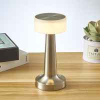 Lampe de bureau LED portable moderne européenne à piles, réglable, avec commande tactile, sans fil, en métal, à intensité variable, blanc chaud, en fer, pour la nuit