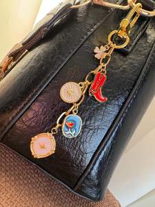 سلسلة مفاتيح مصنوعة يدويًا من المينا الصلبة مع خرز، حلية متدلية للحقيبة بتصميم منشوري، حلقة مفاتيح مخصصة من سبائك الزنك المطلية بالمينا، تحفة معدنية للجمع - Product Image 5