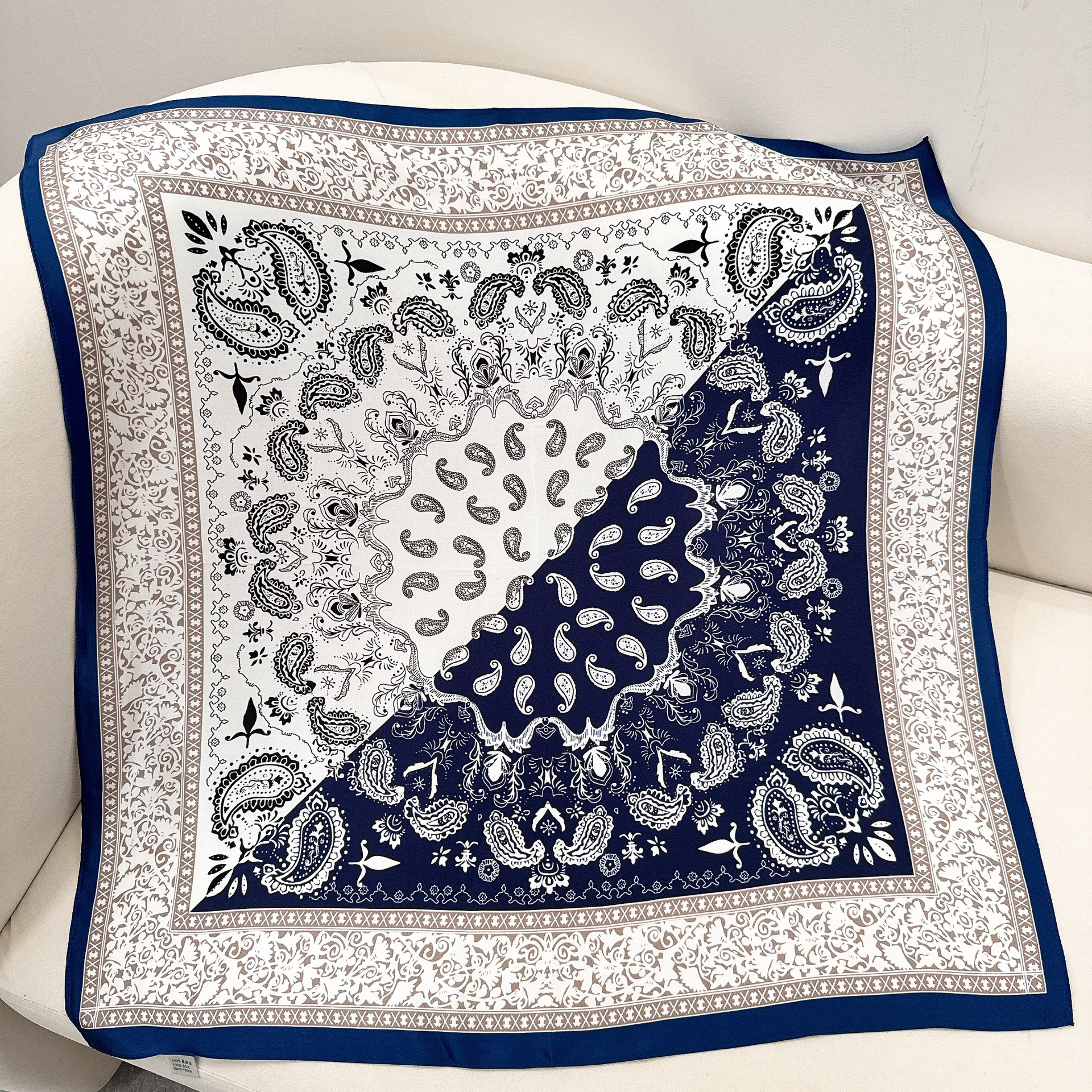 Noix de cajou bleues et blanches-6565