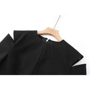 Bettergirl New Fashion elegante nero a manica lunga scavata a mano con corda girocollo - Product Image 3