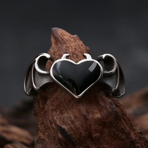 Anillo Unisex de Acero Inoxidable yunnique con Alas de Ángel Oscuro y Corazón Negro, Joyería Retro, Regalo, Anillos de Moda con Forma de Corazón y Engaste de Bisel - Product Image 3